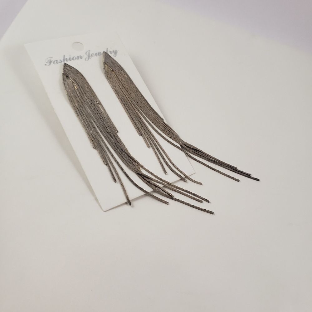 Long Dangle chain earrings - Picture 3 of 3